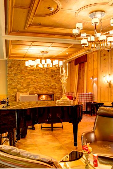 MEZZANINE LOUNGE