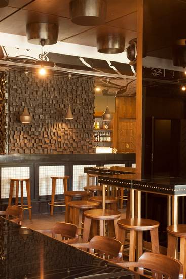 IRISH BAR