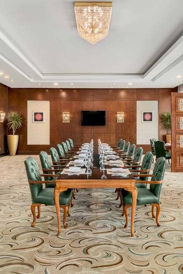 EXECUTIVE LOUNGE