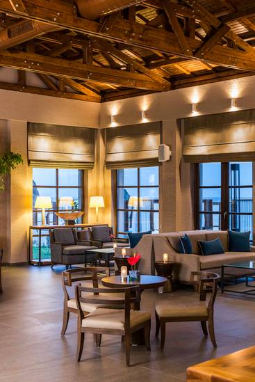 PRIVATE LOUNGE