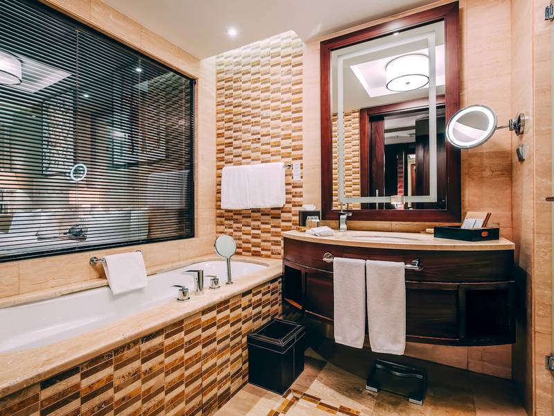 Deluxe King Room, Lake View