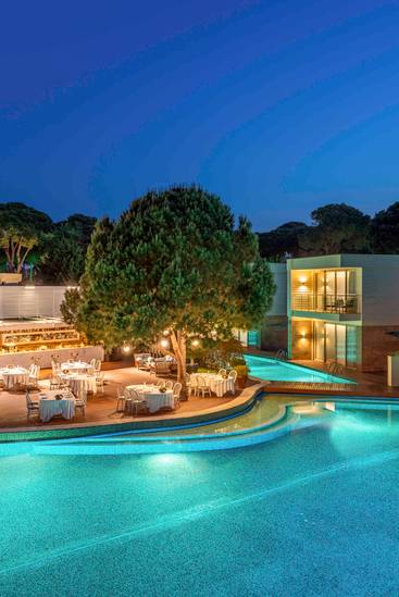 CLUB HOUSE