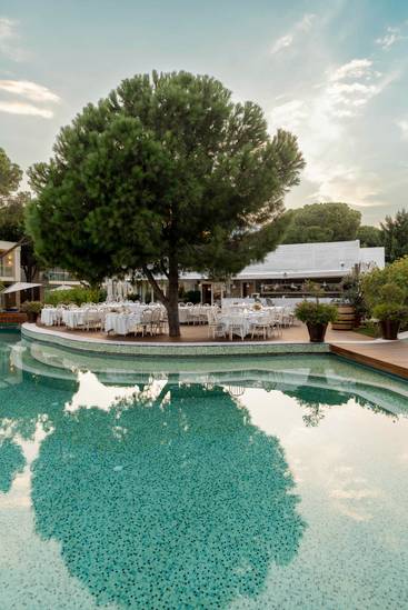 CLUB HOUSE