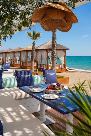 THE BEACH LOUNGE