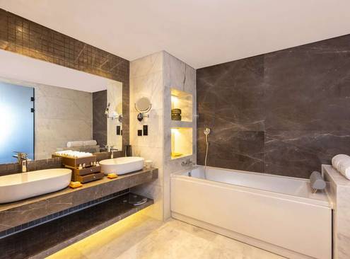 Queen Suite Beach Side