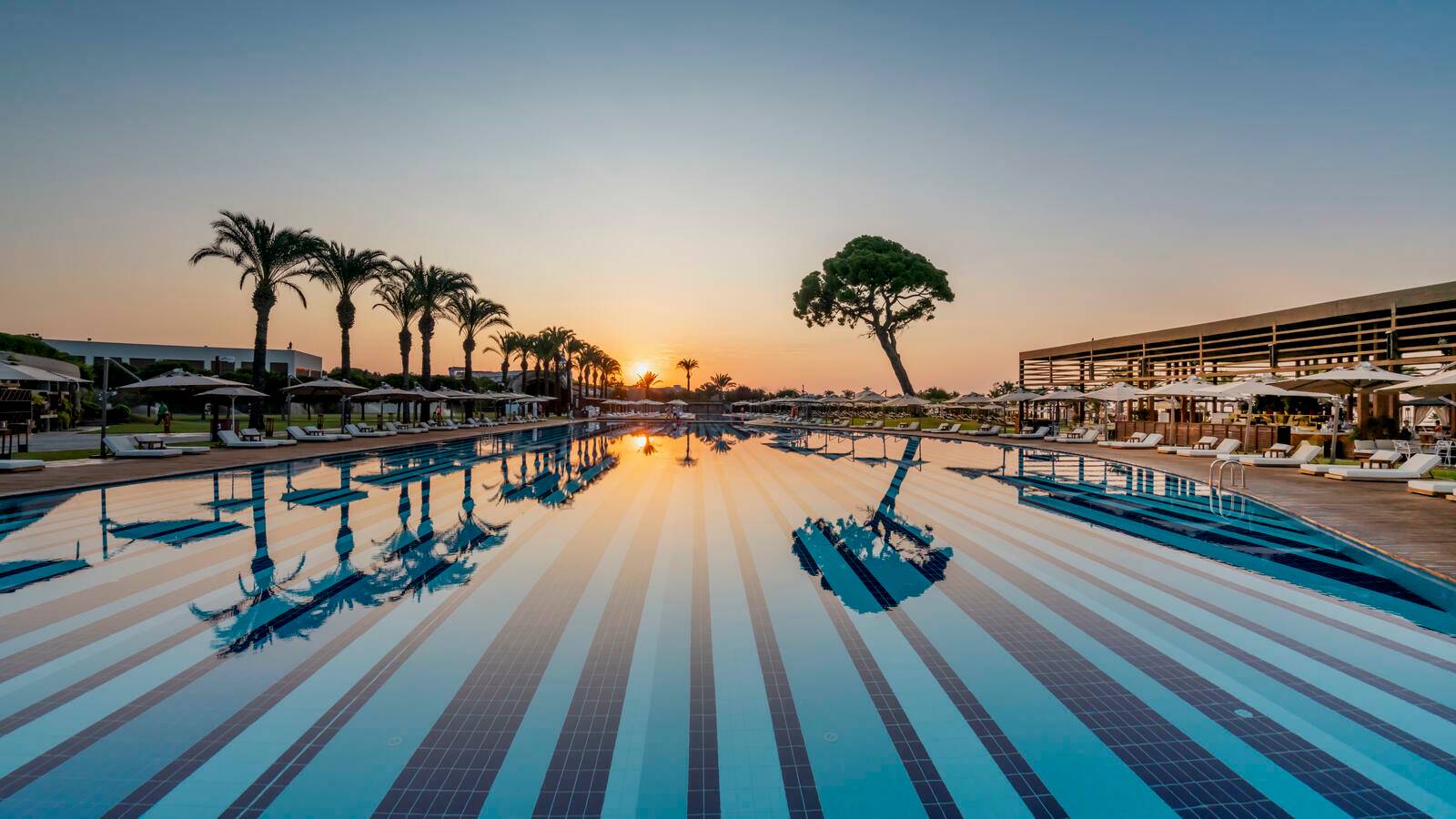 Summer Vibes At The Office - Belek