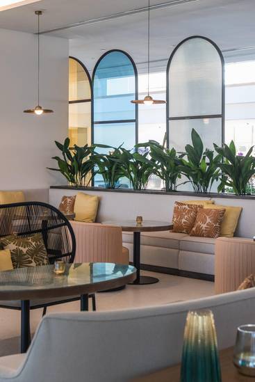Lobby bar