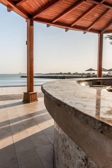 Rixos Bab Al Bahr/ Su pool bar