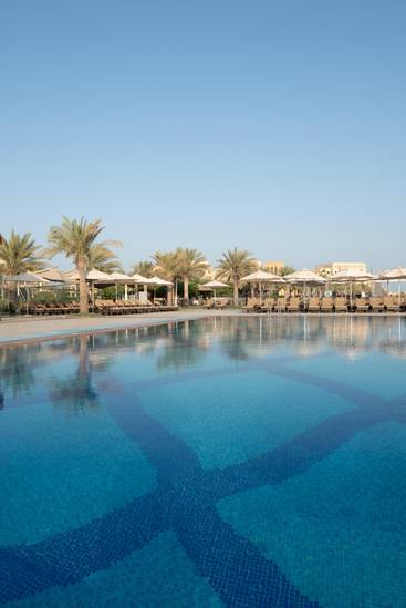 Rixos Bab Al Bahr/ Infinity pool bar
