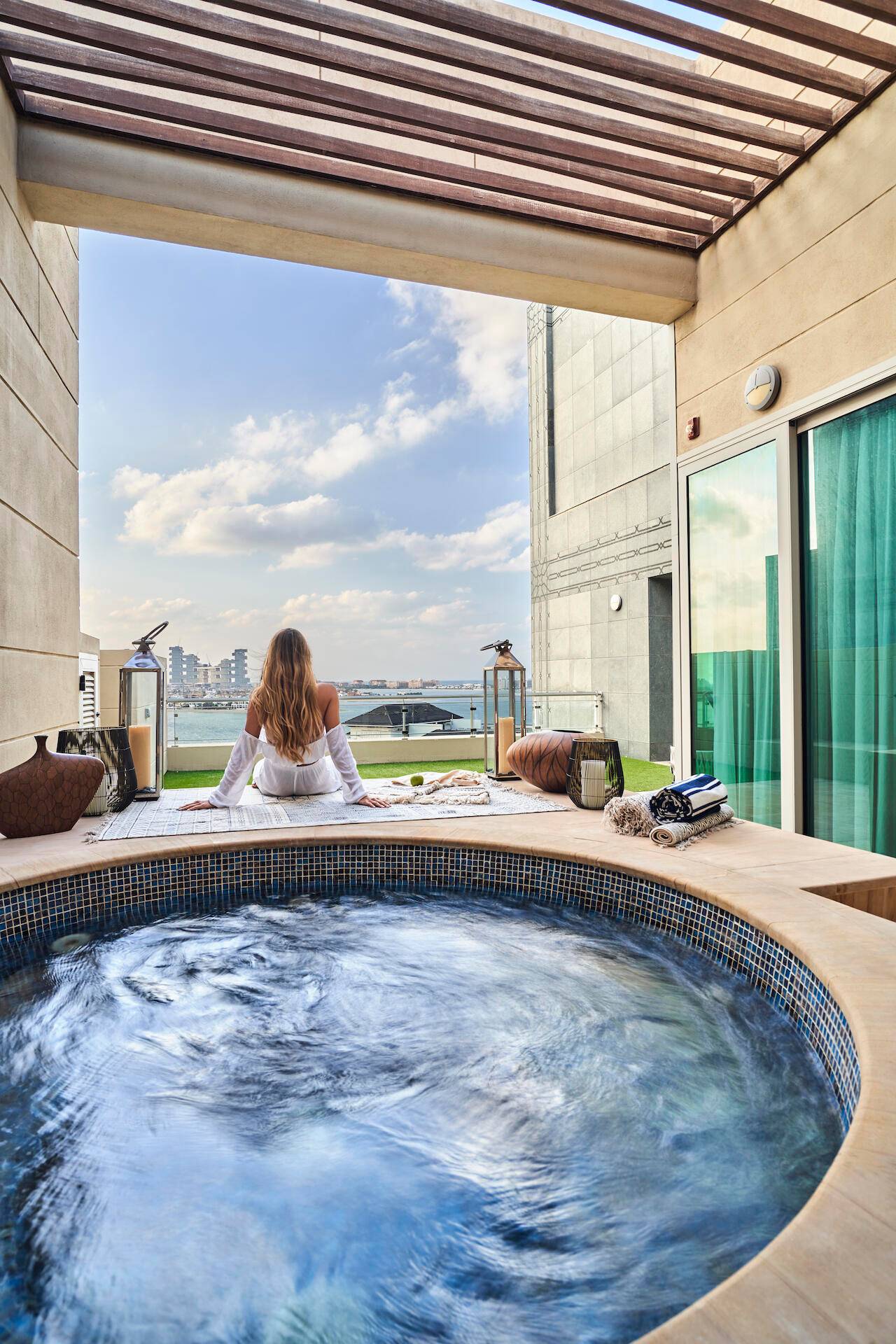 jacuzzi and terrace