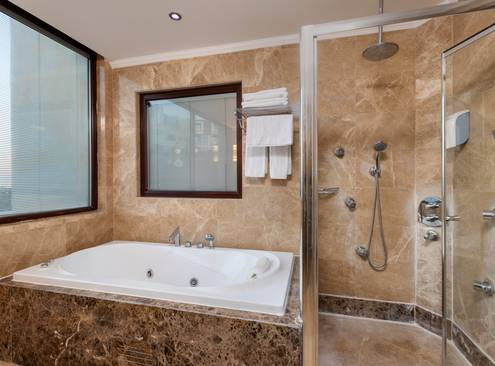 Jacuzzi Suite
