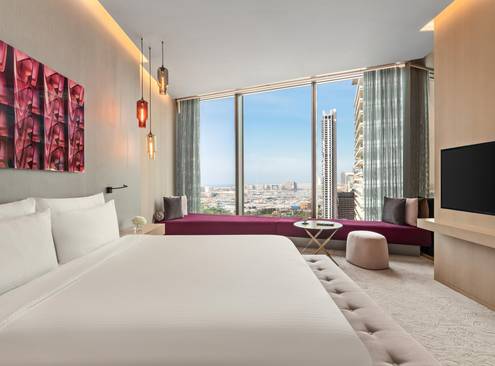 Deluxe King Room 2