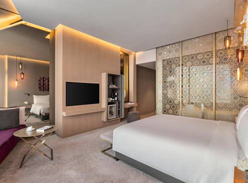 Deluxe King Room 4
